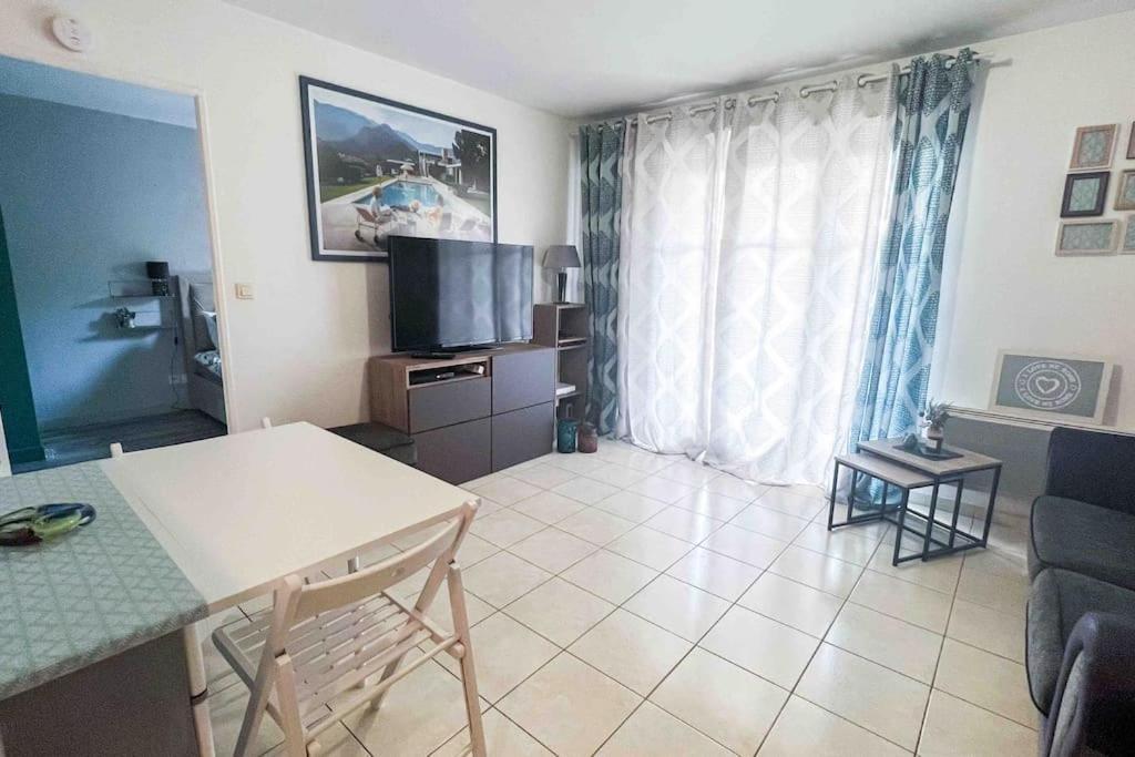 Appart Avec Terrasse Et Parking A 2 Pas De Disney Montévrain Eksteriør billede